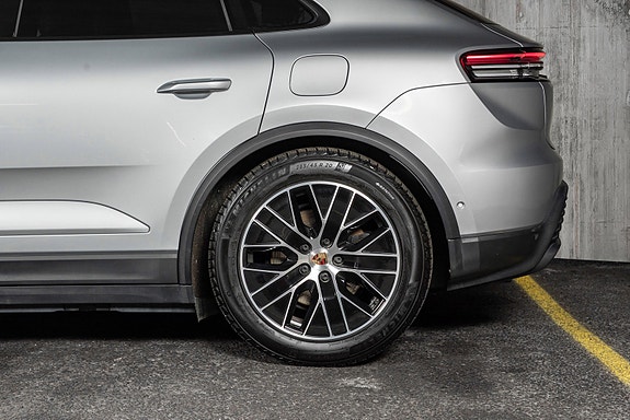 Porsche Macan 13 of 30