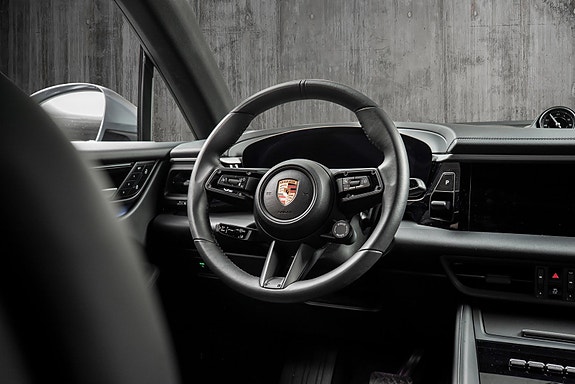 Porsche Macan 22 of 30
