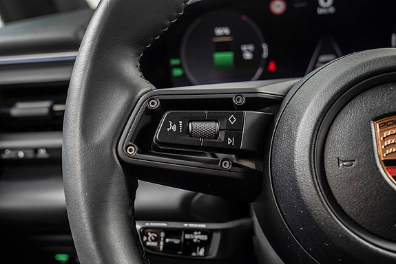 Porsche Macan 24 of 30