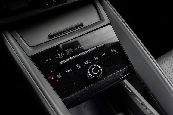 Porsche Macan 19 of 30