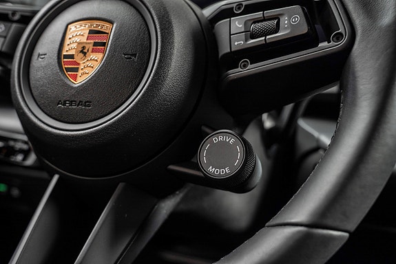 Porsche Macan 27 of 30