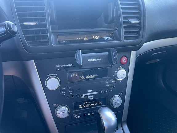 Subaru Legacy 13 of 24