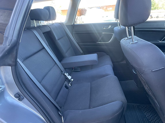 Subaru Legacy 11 of 24