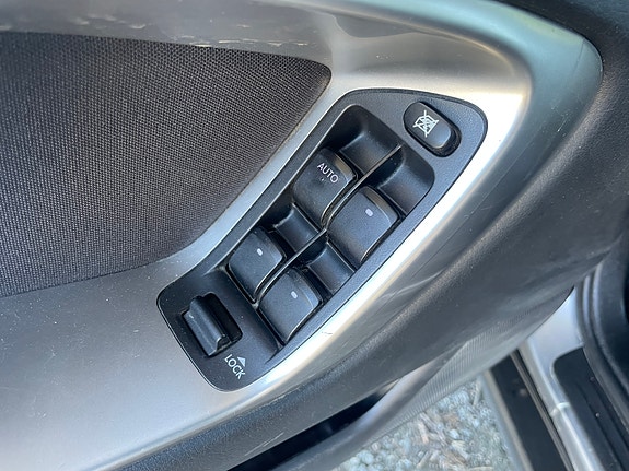 Subaru Legacy 16 of 24