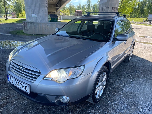 Subaru Legacy 3 of 5