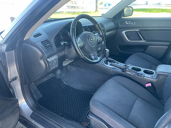 Subaru Legacy 9 of 24
