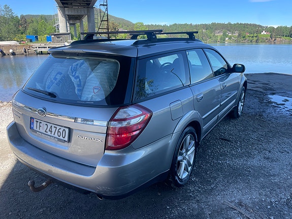 Subaru Legacy 4 of 5