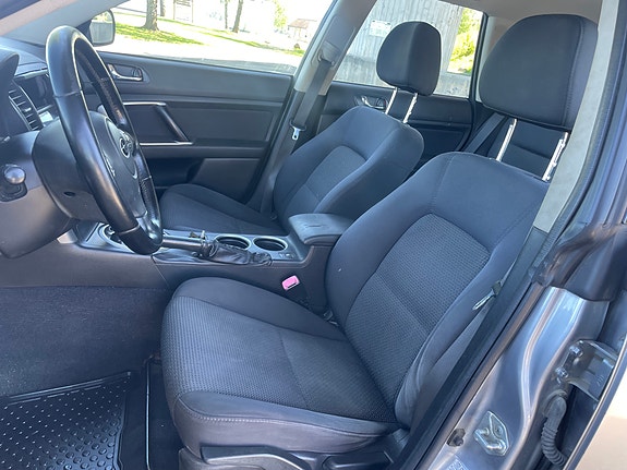 Subaru Legacy 10 of 24