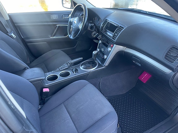 Subaru Legacy 8 of 24
