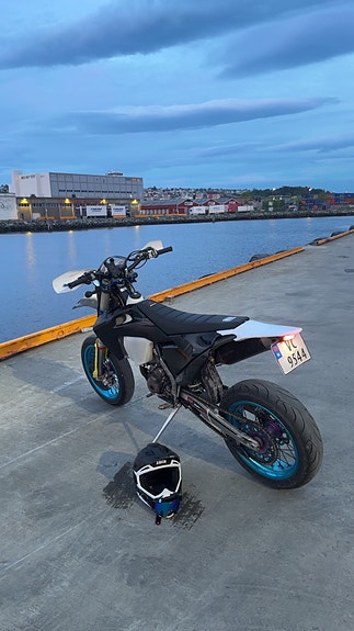 Husqvarna FE 350 2 of 5