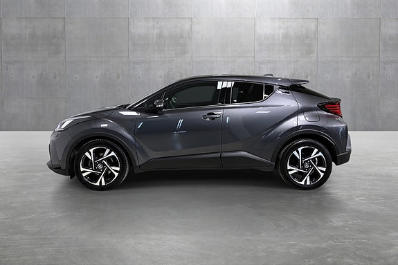 Toyota C-HR 2 of 5