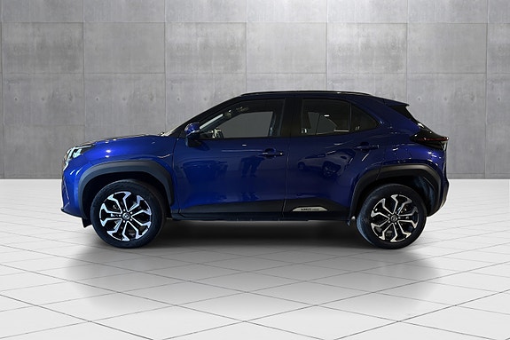 Toyota Yaris Cross 2 of 5