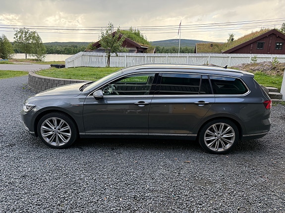 Volkswagen Passat 2 of 5