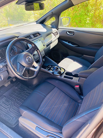 Nissan Leaf 3 of 5
