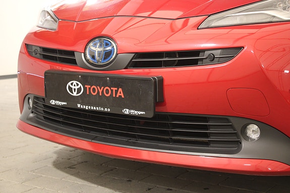 Toyota Prius 10 of 30