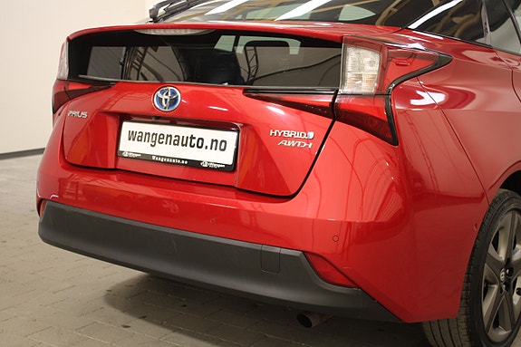 Toyota Prius 13 of 30