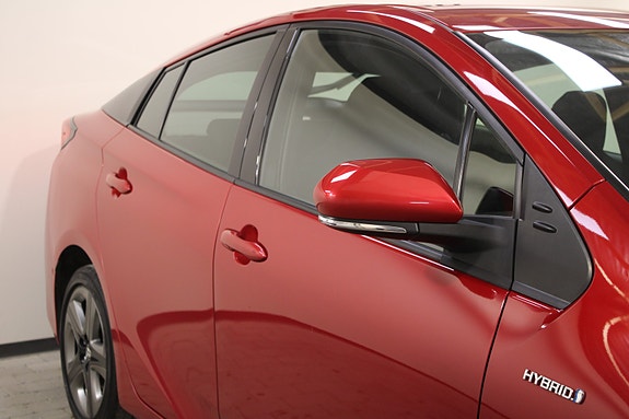 Toyota Prius 12 of 30