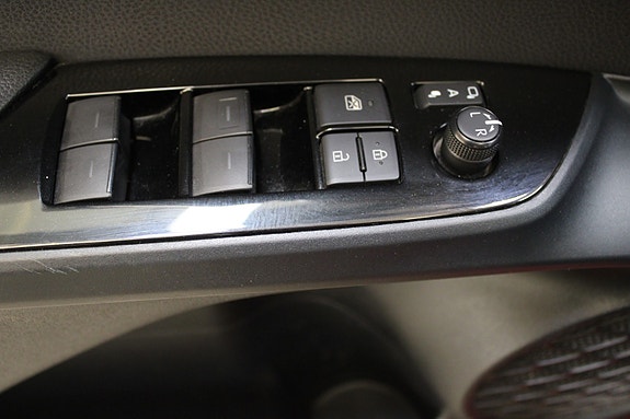 Toyota Prius 21 of 30