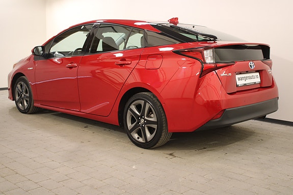 Toyota Prius 5 of 30