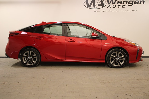 Toyota Prius 8 of 30
