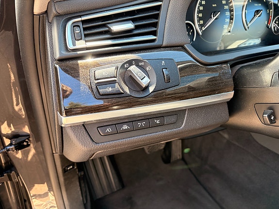 BMW 750d 14 of 25