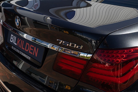 BMW 750d 6 of 25