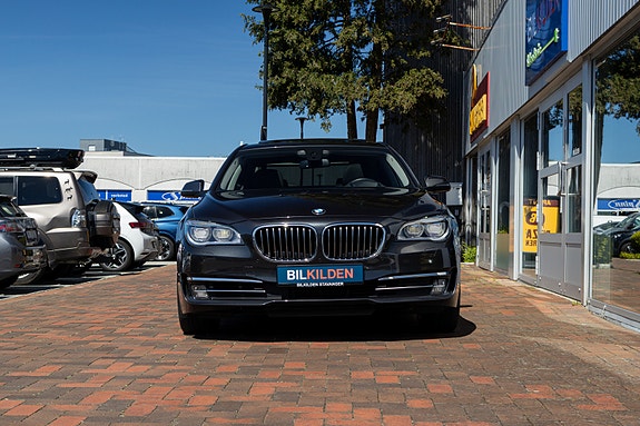 BMW 750d 10 of 25