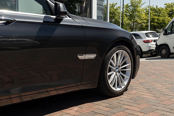 BMW 750d 7 of 25