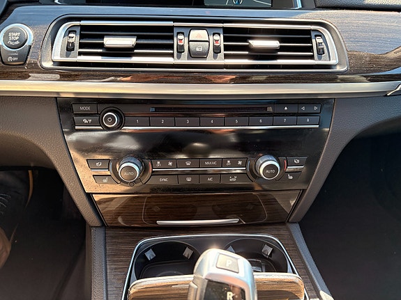 BMW 750d 17 of 25