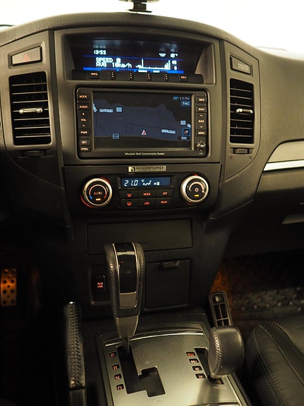Mitsubishi Pajero 22 of 30