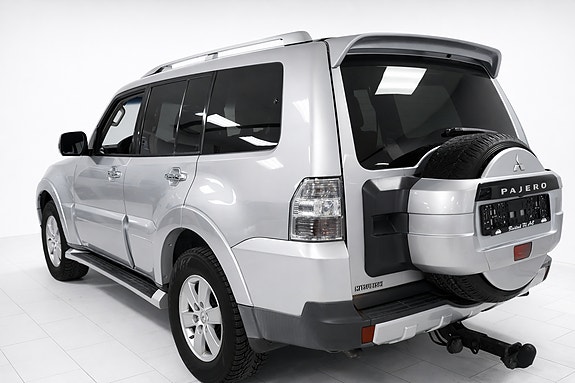 Mitsubishi Pajero 4 of 30
