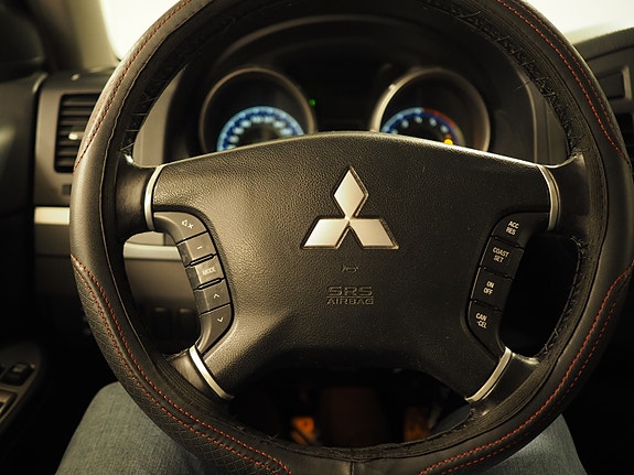 Mitsubishi Pajero 16 of 30