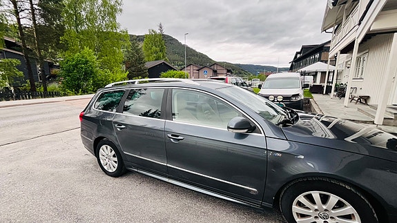 Volkswagen Passat 2 of 18