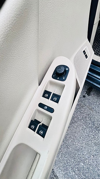 Volkswagen Passat 13 of 18
