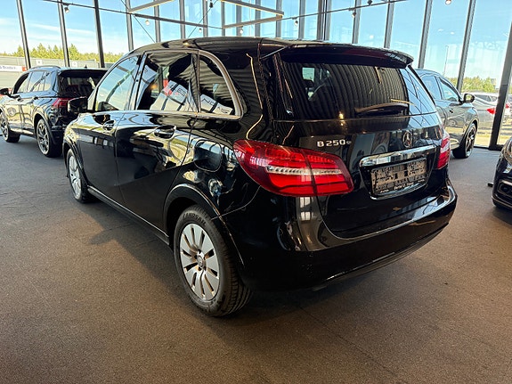 Mercedes-Benz B250 5 of 5