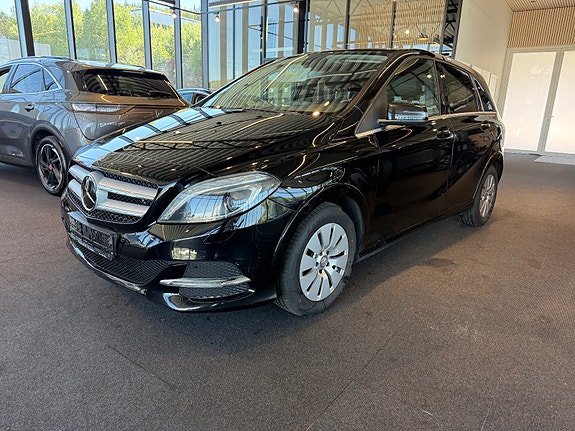 Mercedes-Benz B250 3 of 5