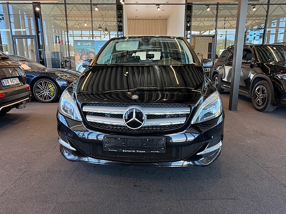 Mercedes-Benz B250 2 of 5
