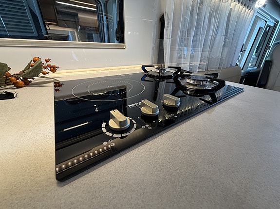 Rapido I196 M Distinction // Mercedes // 9 trins automat // 170 HK // Alde // 26 of 29