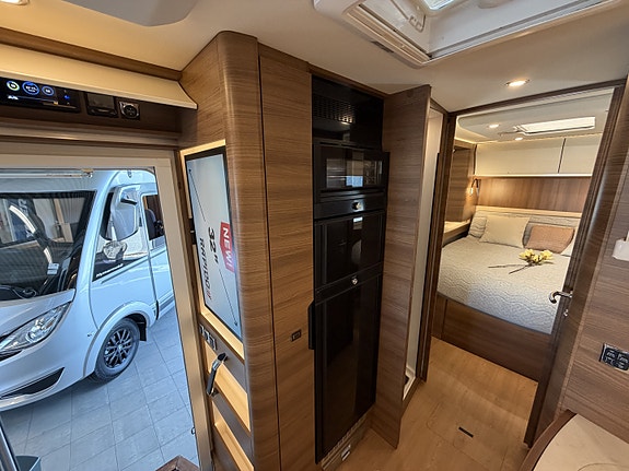 Rapido I196 M Distinction // Mercedes // 9 trins automat // 170 HK // Alde // 14 of 29
