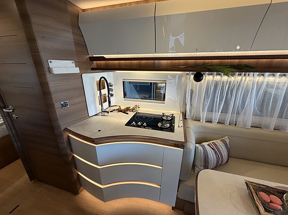 Rapido I196 M Distinction // Mercedes // 9 trins automat // 170 HK // Alde // 15 of 29