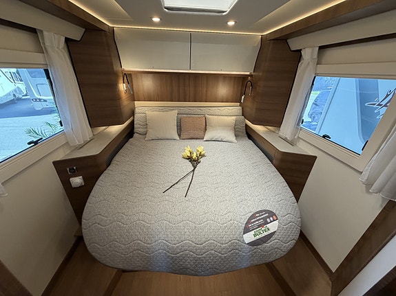 Rapido I196 M Distinction // Mercedes // 9 trins automat // 170 HK // Alde // 18 of 29