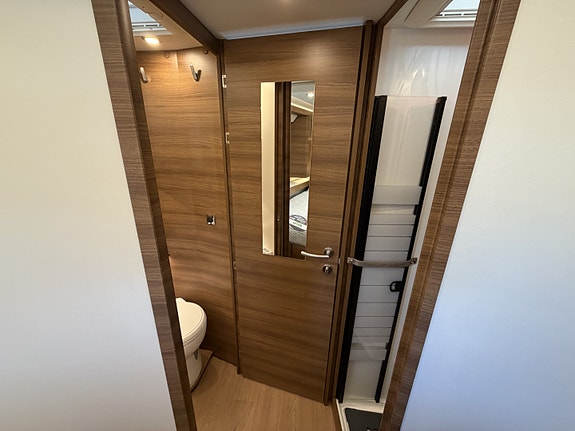 Rapido I196 M Distinction // Mercedes // 9 trins automat // 170 HK // Alde // 23 of 29