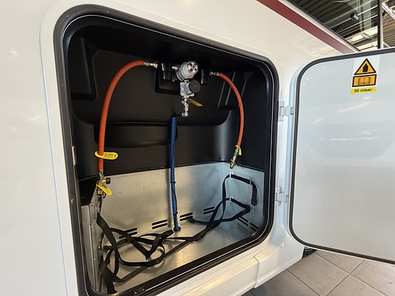 Rapido I196 M Distinction // Mercedes // 9 trins automat // 170 HK // Alde // 27 of 29