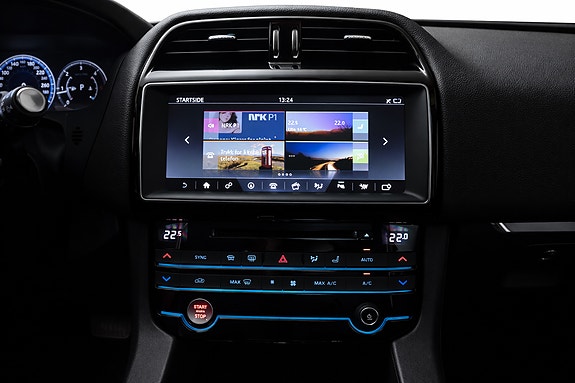 Jaguar F-PACE 15 of 21