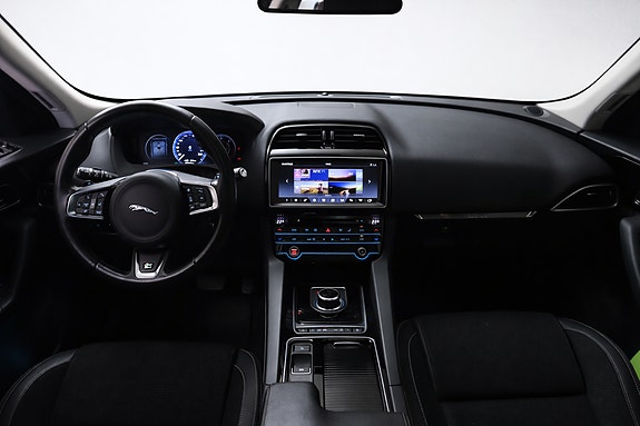 Jaguar F-PACE 17 of 21