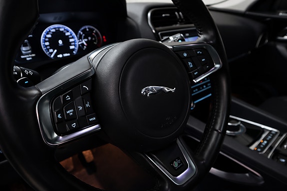 Jaguar F-PACE 13 of 21