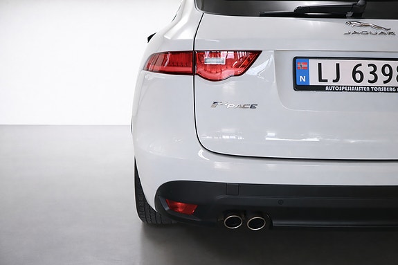Jaguar F-PACE 7 of 21