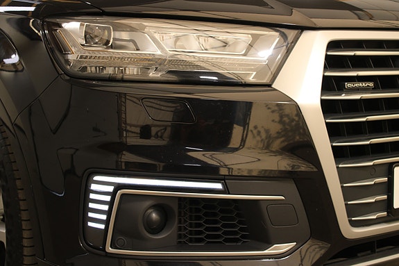 Audi Q7 10 of 30