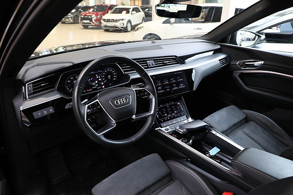 Audi Q8 e-tron 23 of 30