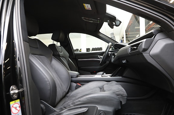 Audi Q8 e-tron 21 of 30